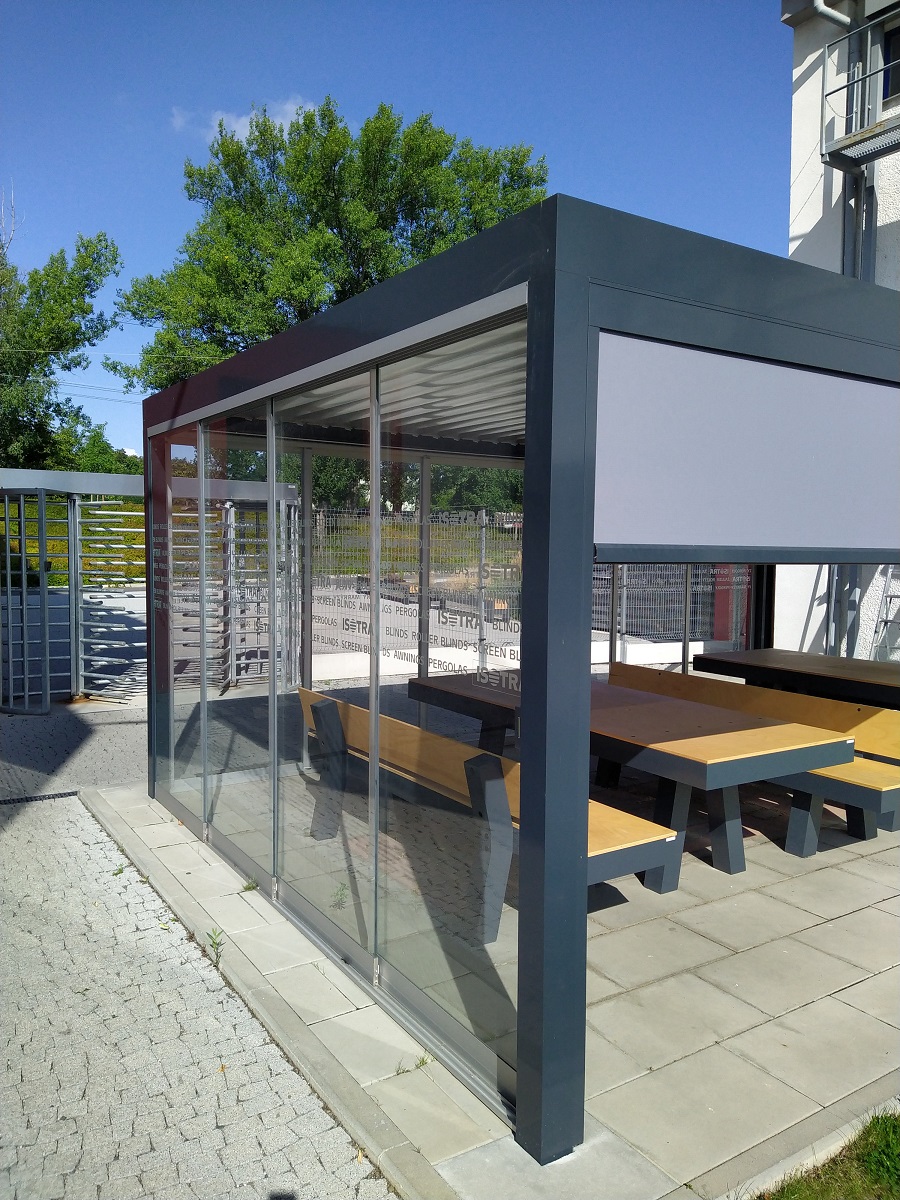 Bioklimatická pergola ARTOSI GLASS – posuvné bezrámové zasklenie
