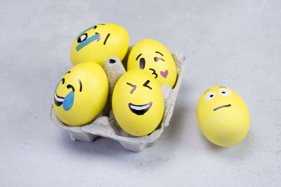7 tipov na veľkonočné farbenie vajíčok, ktoré zvládnete s deťmi