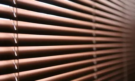 Aká je najlepšia farba žalúzií?