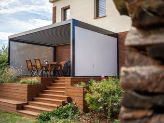 Farebné trendy v tienení: Prečo je antracit farbou číslo jedna