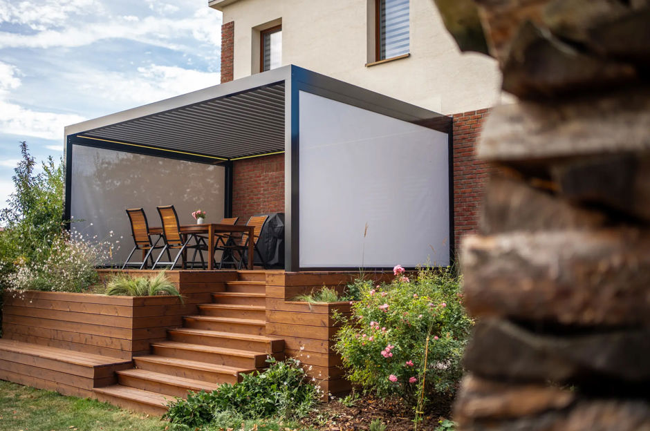 Farebné trendy v tienení: Prečo je antracit farbou číslo jedna