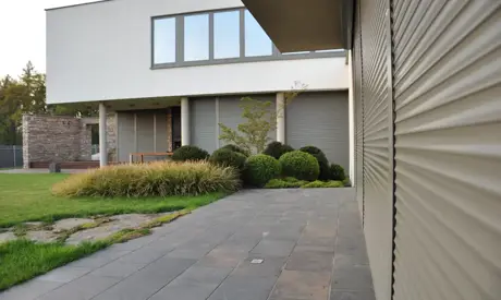 Ako ochladiť byt bez klimatizácie? Sila vonkajšieho tienenia