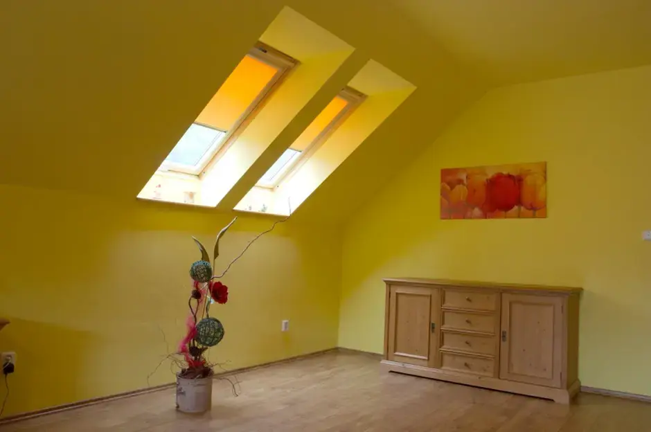 Tienenie pre strešné okná: Rolety, žalúzie a plisse